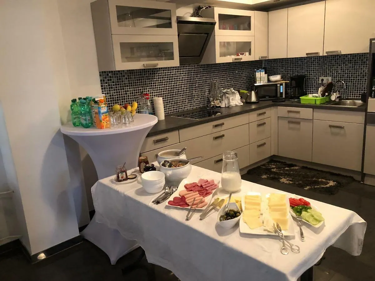 Pension Laatzen Guest house